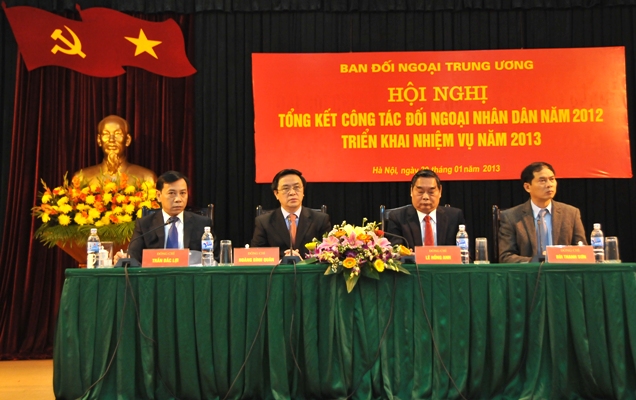 Orientan intensificar eficiencia de actividades de diplomacia popular en 2013